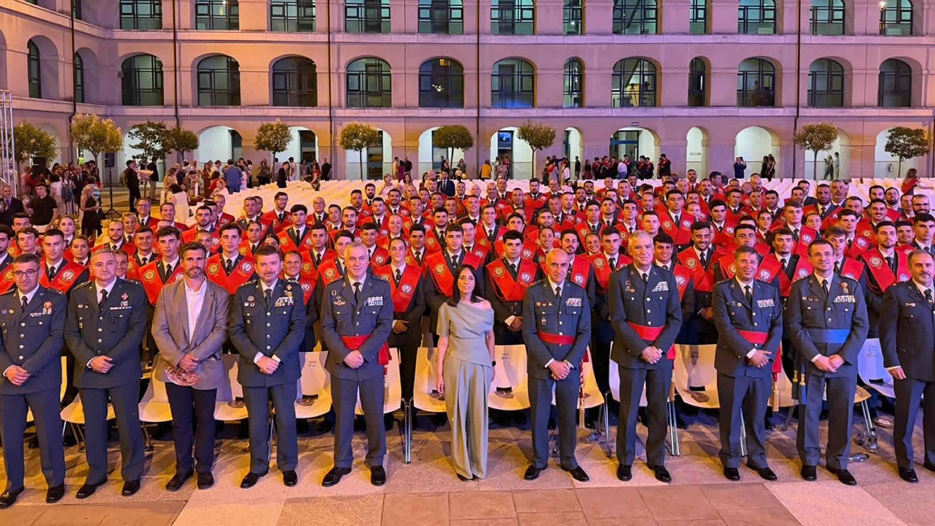 Alumnos que se gradúan de la Guardia Civil
