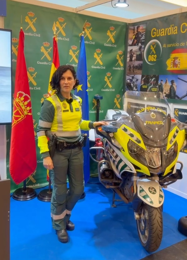 Agrupación de Tráfico de la Guardia Civil se encuentra en el Salón del estudiante en Pamplona