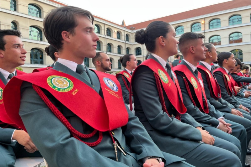 Alumnos que se gradúan de la Guardia Civil Alumnos que se gradúan de la Guardia Civil