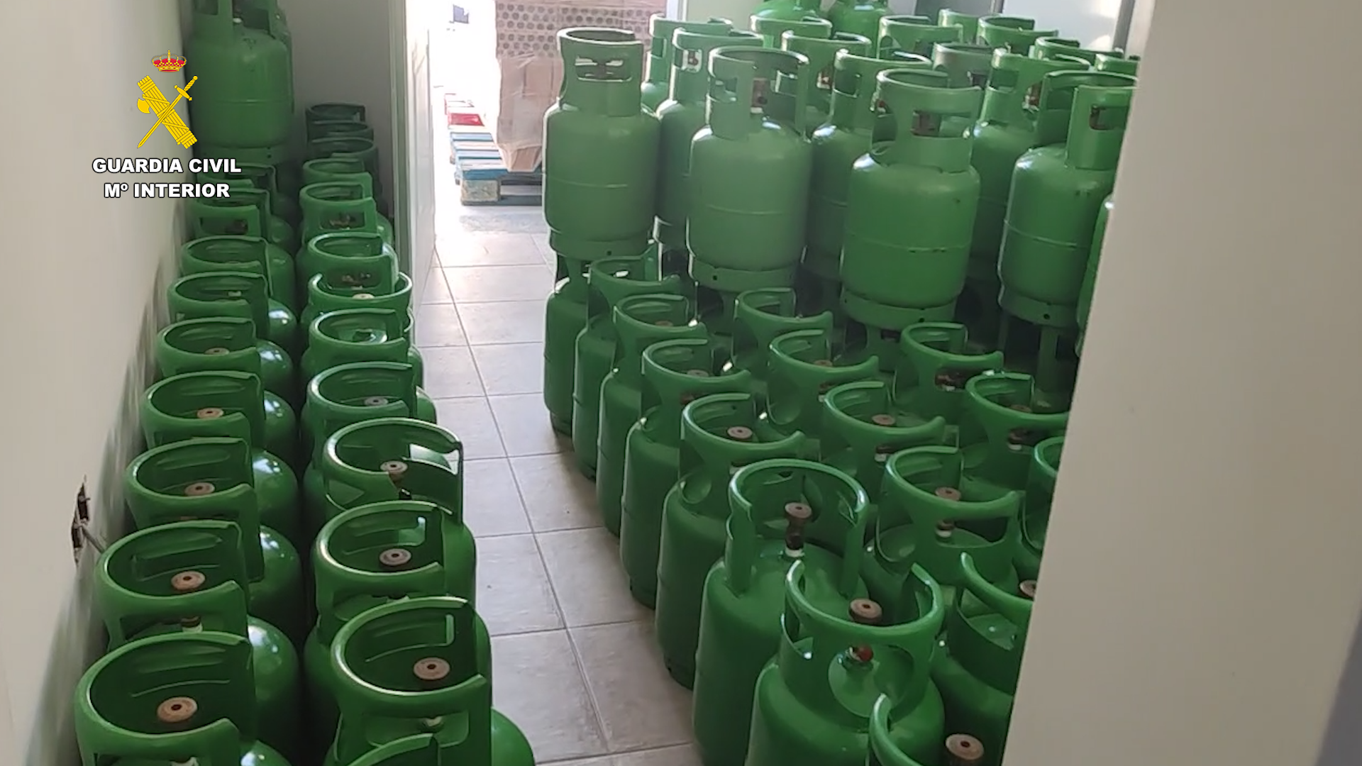 La Guardia Civil desarticula una organización criminal que traficaba con gases fluorados, dañinos para el medio ambiente La Guardia Civil desarticula una organización criminal que traficaba con gases fluorados, dañinos para el medio ambiente