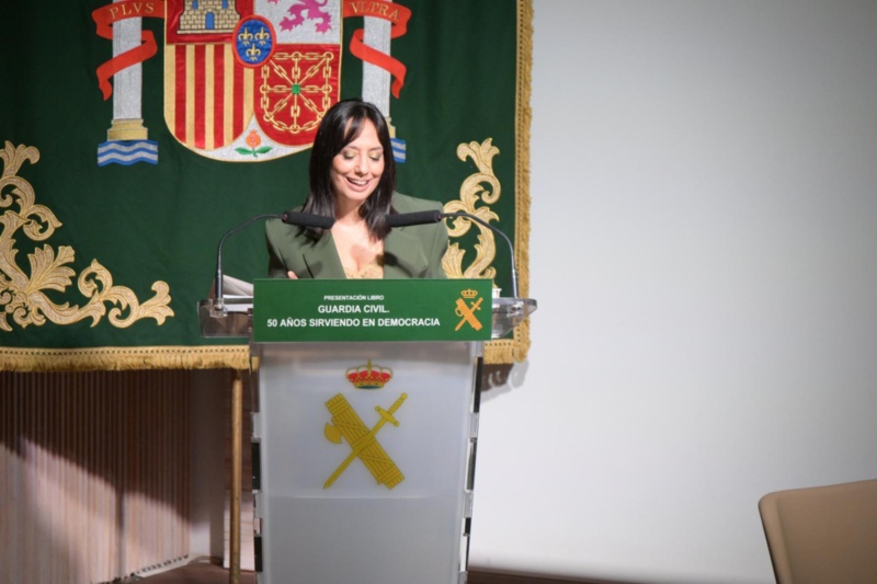La directora general, Mercedes González, preside el acto de presentación del libro Guardia Civil, 50 años sirviendo en democracia La directora general, Mercedes González, preside el acto de presentación del libro Guardia Civil, 50 años sirviendo en democracia