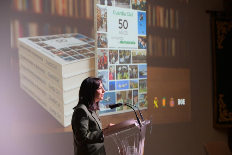 La directora general, Mercedes González, preside el acto de presentación del libro Guardia Civil, 50 años sirviendo en democracia La directora general, Mercedes González, preside el acto de presentación del libro Guardia Civil, 50 años sirviendo en democracia