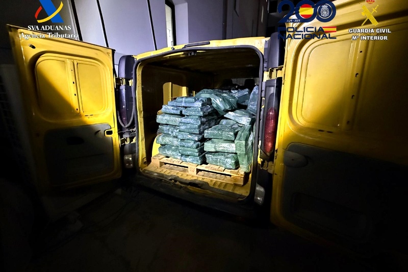 Intervenidas dos toneladas de cocaína escondida entre fruta en el puerto de Valencia Intervenidas dos toneladas de cocaína escondida entre fruta en el puerto de Valencia