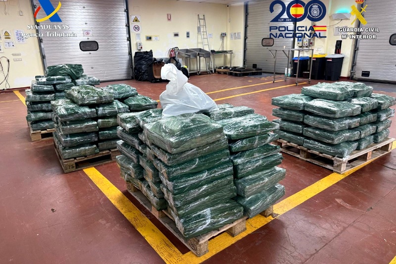 Intervenidas dos toneladas de cocaína escondida entre fruta en el puerto de Valencia Intervenidas dos toneladas de cocaína escondida entre fruta en el puerto de Valencia