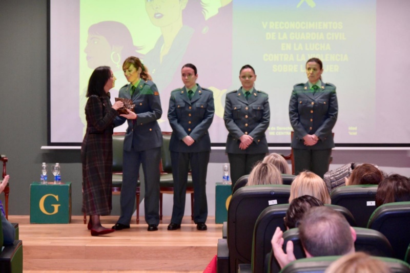 • La secretaria de Estado de Seguridad ha presidido este martes la entrega de los reconocimientos que concede la Guardia Civil con motivo del Día Internacional de la Eliminación de la Violencia contra la Mujer, que se celebra cada 25 de noviembre • La secretaria de Estado de Seguridad ha presidido este martes la entrega de los reconocimientos que concede la Guardia Civil con motivo del Día Internacional de la Eliminación de la Violencia contra la Mujer, que se celebra cada 25 de noviembre