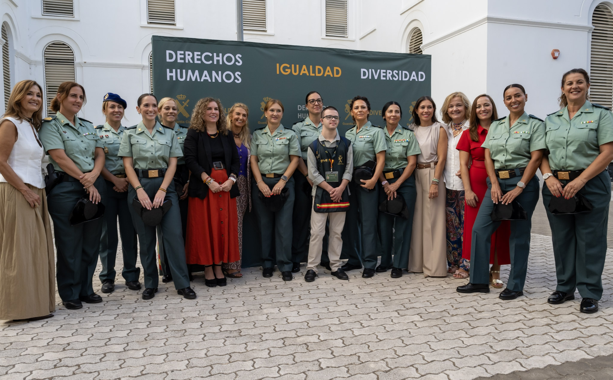 La directora general de la Guardia Civil inaugura un encuentro de mujeres líderes gaditanas