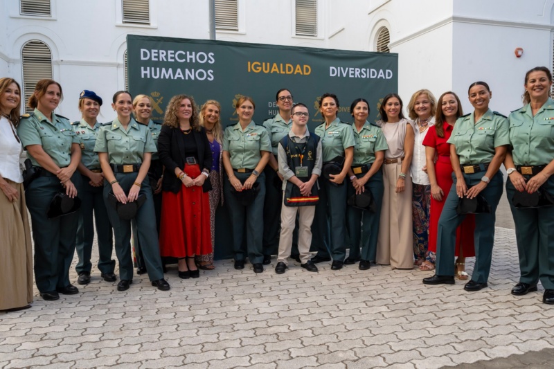La directora general de la Guardia Civil, Mercedes González, inaugura un encuentro de mujeres líderes gaditanas La directora general de la Guardia Civil, Mercedes González, inaugura un encuentro de mujeres líderes gaditanas