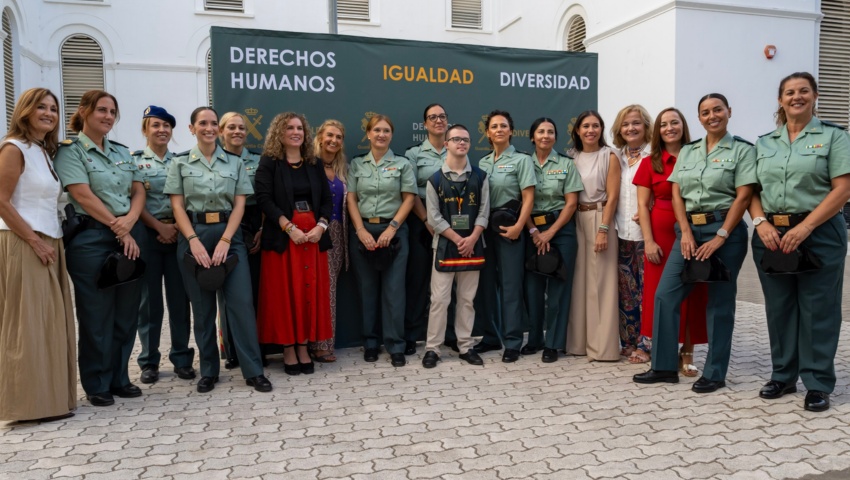La directora general de la Guardia Civil inaugura un encuentro de mujeres líderes gaditanas
