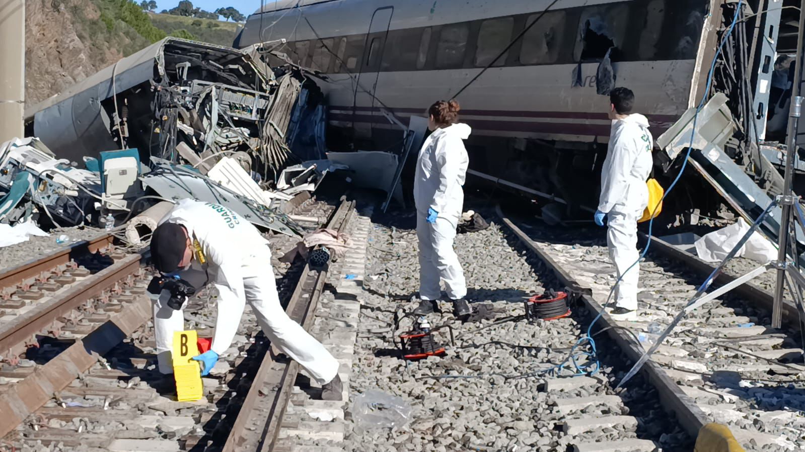La Guardia Civil habilita oficinas en varias ciudades para la identificación y recogida de muestras de ADN tras el accidente ferroviario