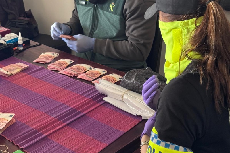 La Guardia Civil participa en la desarticulación de una organización criminal responsable del transporte de estupefacientes con destino Australia La Guardia Civil participa en la desarticulación de una organización criminal responsable del transporte de estupefacientes con destino Australia