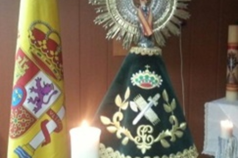 Nuestra Señora la Virgen del Pilar, Patrona de la Guardia Civil, durante la Santa Misa celebrada con motivo del centenario de su patronazgo en la Capilla de la Base Ruy González de Clavijo en Qala i Naw (Afganistán, 2013). Fuente: Colección particular.