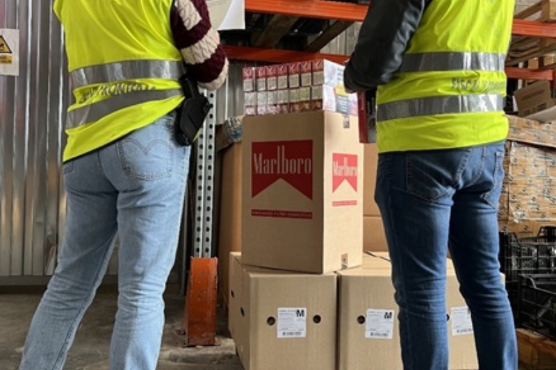 Componentes de la Guardia Civil llevando a cabo un control de tabaco en San Sebastián (Guipúzcoa, 2024). Fuente: Jefatura Fiscal y de Fronteras. Guardia Civil.