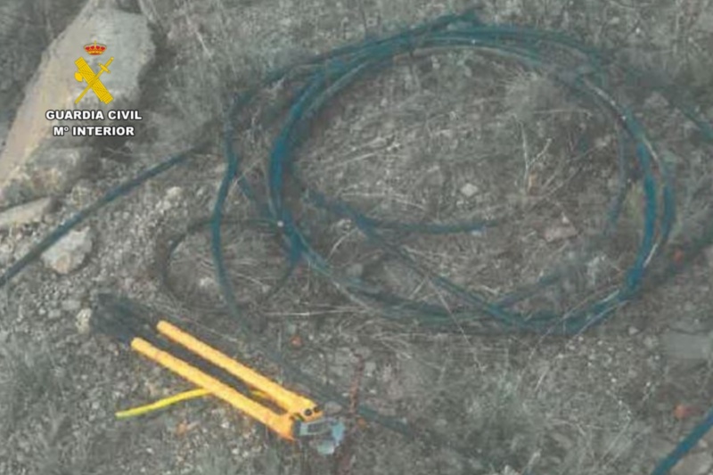 Detenido un hombre por cometer 16 robos de cableado de cobre en vías férreas en Zaragoza que provocaron retrasos en 76 trenes de alta velocidad y línea convencional Detenido un hombre por cometer 16 robos de cableado de cobre en vías férreas en Zaragoza que provocaron retrasos en 76 trenes de alta velocidad y línea convencional