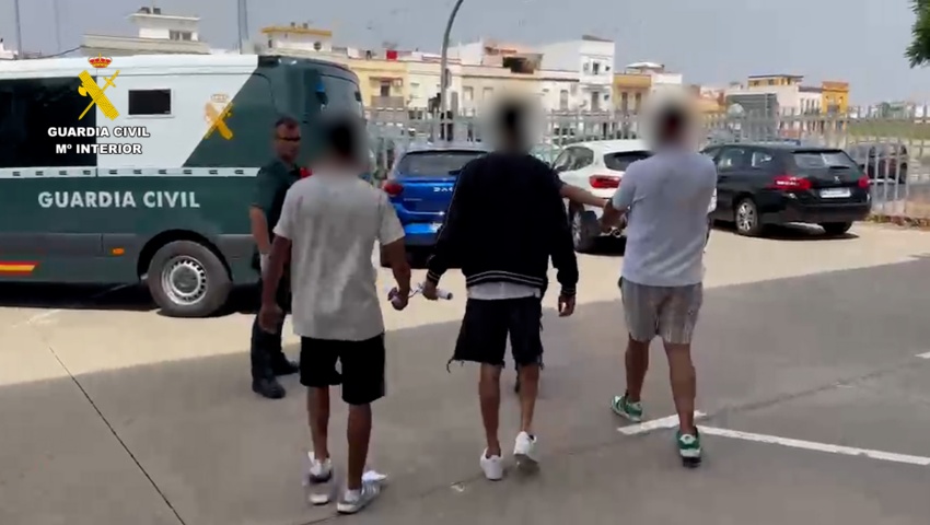 Detenidas tres personas por ocho robos de teléfonos móviles valorados en más de 29.000 euros en tiendas de Sevilla y Córdoba