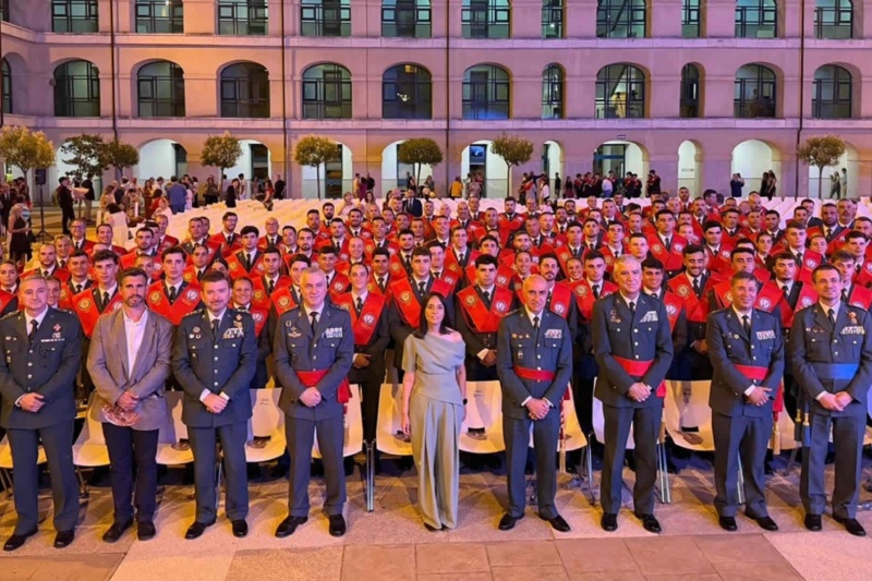 Alumnos que se gradúan de la Guardia Civil