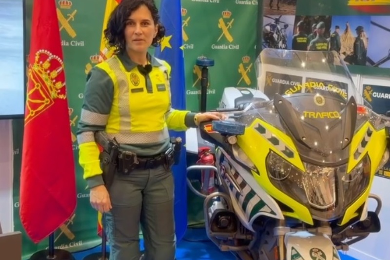 Agrupación de Tráfico de la Guardia Civil se encuentra en el Salón del estudiante en Pamplona