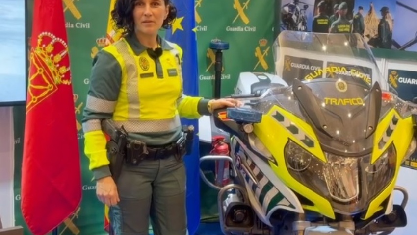 Agrupación de Tráfico de la Guardia Civil se encuentra en el Salón del estudiante en Pamplona