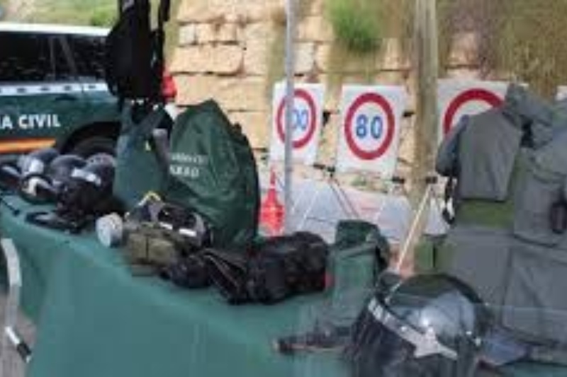 Exposición de material y medios por parte del Grupo Especial de Desactivación de Explosivos (GEDEX),