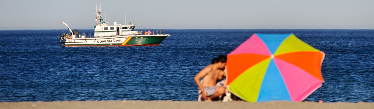 Embarcación de la Guardia Civil en la playa