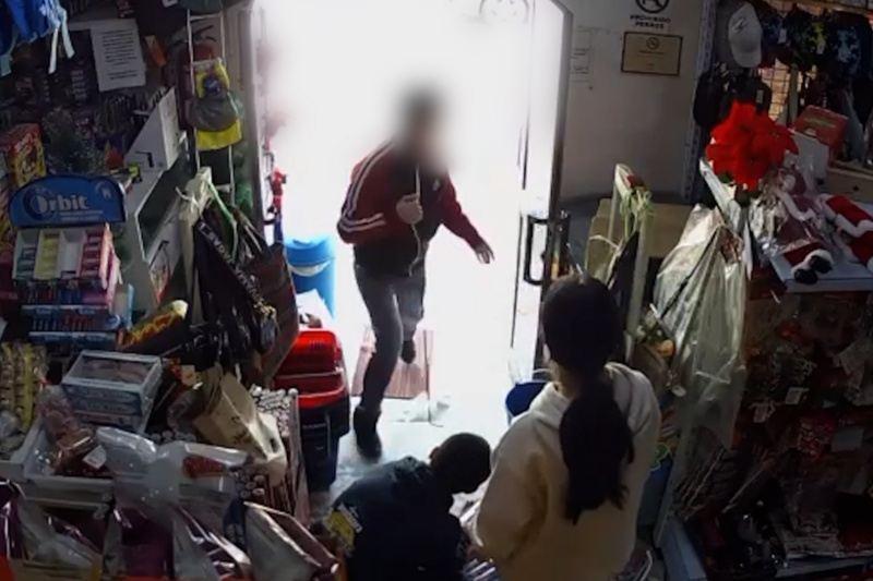 Detenido un hombre por agredir al propietario de un local y a su hijo menor para robar varios productos Detenido un hombre por agredir al propietario de un local y a su hijo menor para robar varios productos