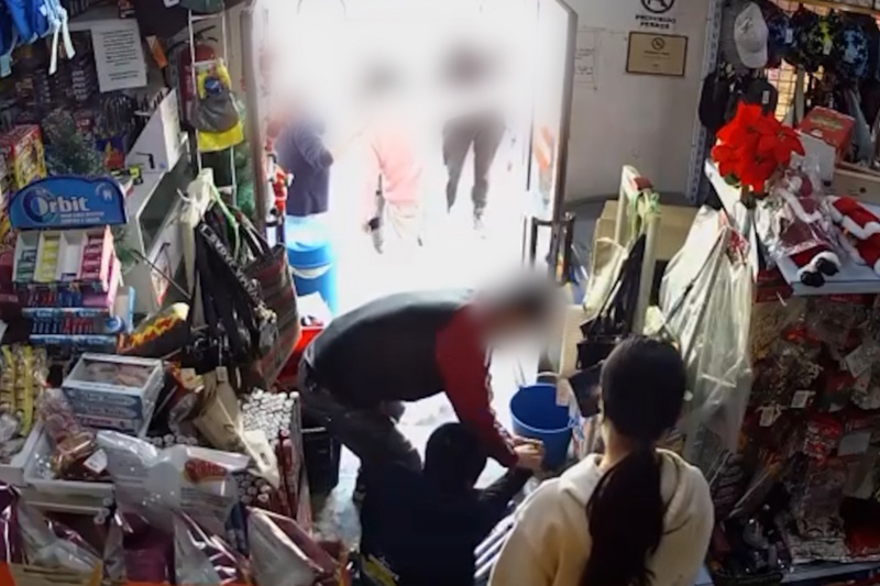 Detenido un hombre por agredir al propietario de un local y a su hijo menor para robar varios productos Detenido un hombre por agredir al propietario de un local y a su hijo menor para robar varios productos