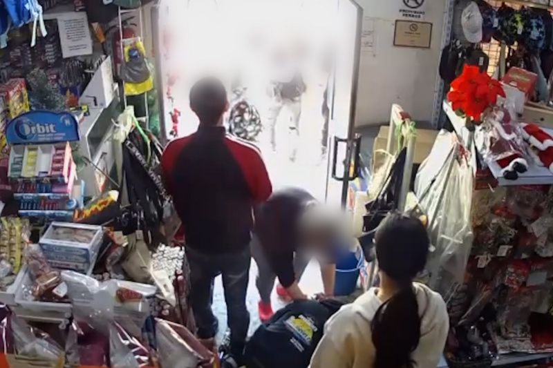 Detenido un hombre por agredir al propietario de un local y a su hijo menor para robar varios productos Detenido un hombre por agredir al propietario de un local y a su hijo menor para robar varios productos