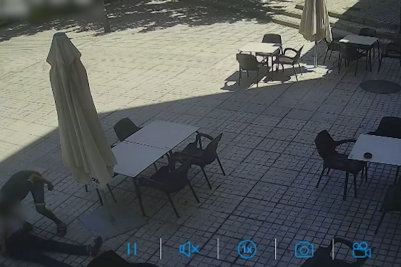 Cámara de seguridad en el momento de la agresión Cámara de seguridad en el momento de la agresión