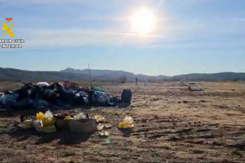 La Guardia Civil detiene a 63 personas relacionadas con una macrofiesta ilegal en Albacete y por participar en unos disturbios contra agentes del Cuerpo La Guardia Civil detiene a 63 personas relacionadas con una macrofiesta ilegal en Albacete y por participar en unos disturbios contra agentes del Cuerpo