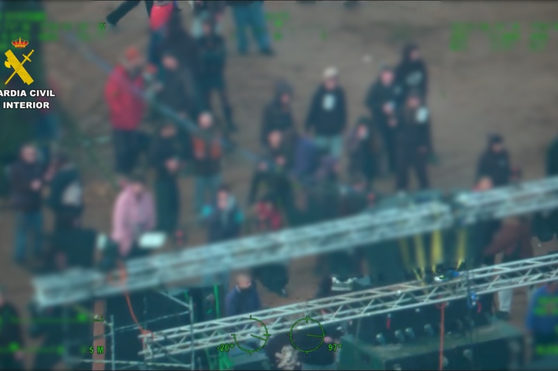 La Guardia Civil detiene a 63 personas relacionadas con una macrofiesta ilegal en Albacete y por participar en unos disturbios contra agentes del Cuerpo La Guardia Civil detiene a 63 personas relacionadas con una macrofiesta ilegal en Albacete y por participar en unos disturbios contra agentes del Cuerpo