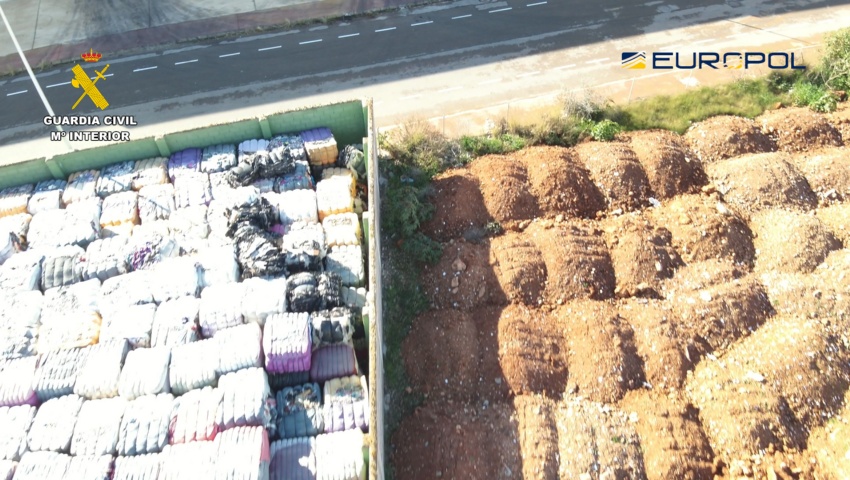 La Guardia Civil lidera una operación mundial contra la contaminación y el tráfico ilícito de residuos con cientos de detenidos