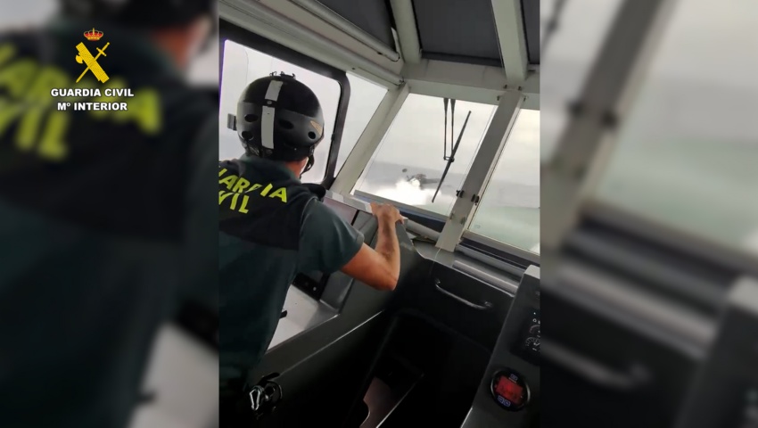 Abortado un alijo que pretendía introducir 21 fardos de hachís por la desembocadura del río Guadalquivir