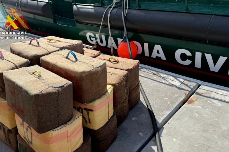 Abortado un alijo que pretendía introducir 21 fardos de hachís por la desembocadura del río Guadalquivir