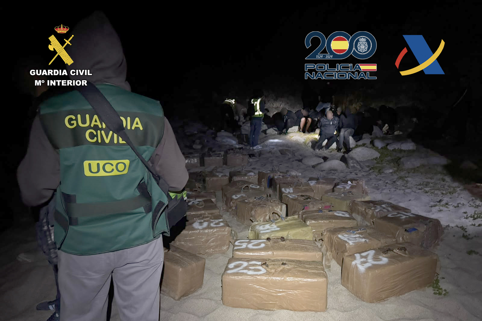 incautación de más de 1.500 kilos de cocaína en el momento en que estaban siendo descargados en una recóndita playa de la costa coruñesa, concretamente en la playa de Arnela, en Muxía
