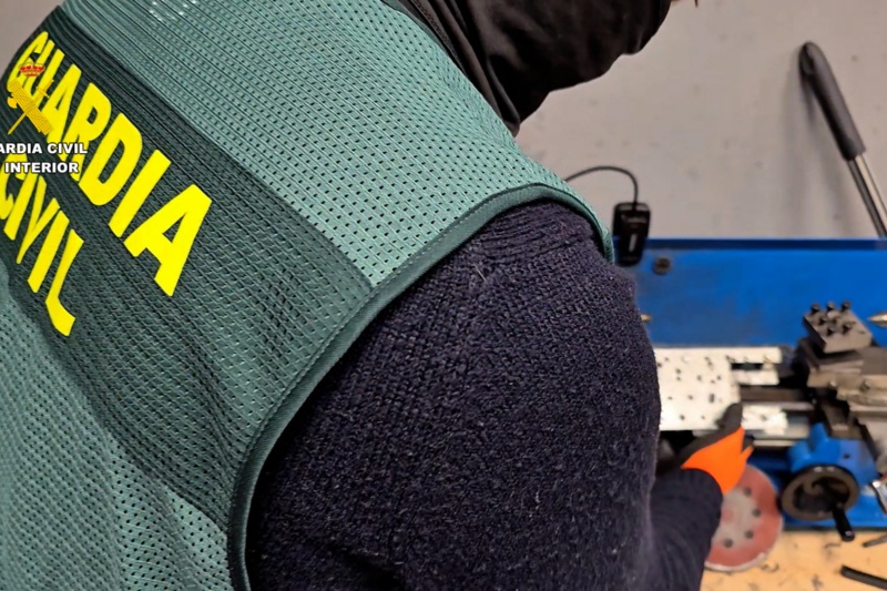 Desarticulada una organización criminal dedicada a la modificación y tráfico de armas de fuego en Sevilla y Tenerife