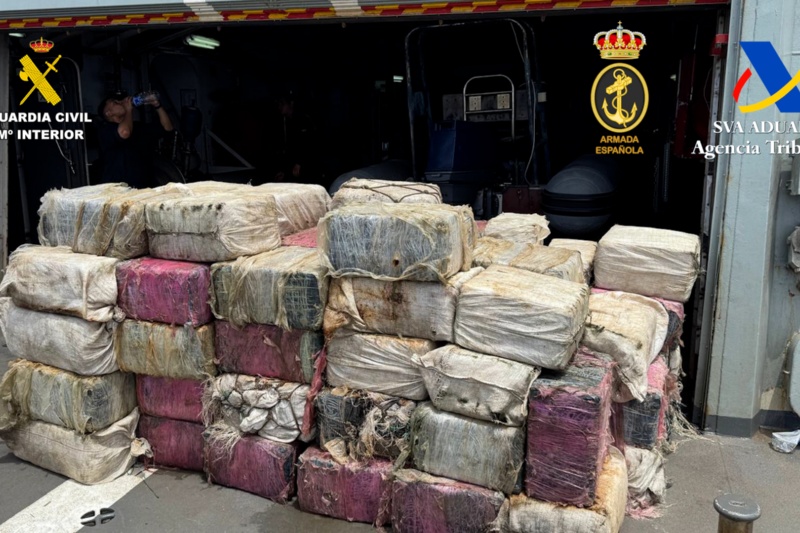 Interceptado un remolcador al oeste de Canarias que transportaba tres toneladas de cocaína