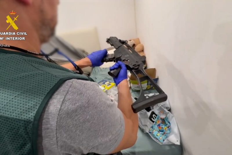 Detenida una banda de atracadores de supermercados que empleaba machetes y fusiles simulados en Málaga
