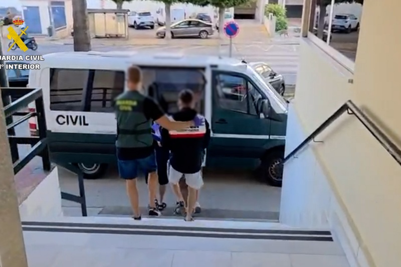 Personas detenidas como presuntos autores de delitos de contrabando, tenencia de sustancias explosivas o inflamables y pertenencia a organización criminal