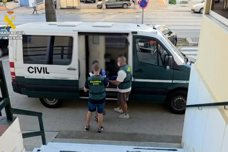 Personas detenidas como presuntos autores de delitos de contrabando, tenencia de sustancias explosivas o inflamables y pertenencia a organización criminal