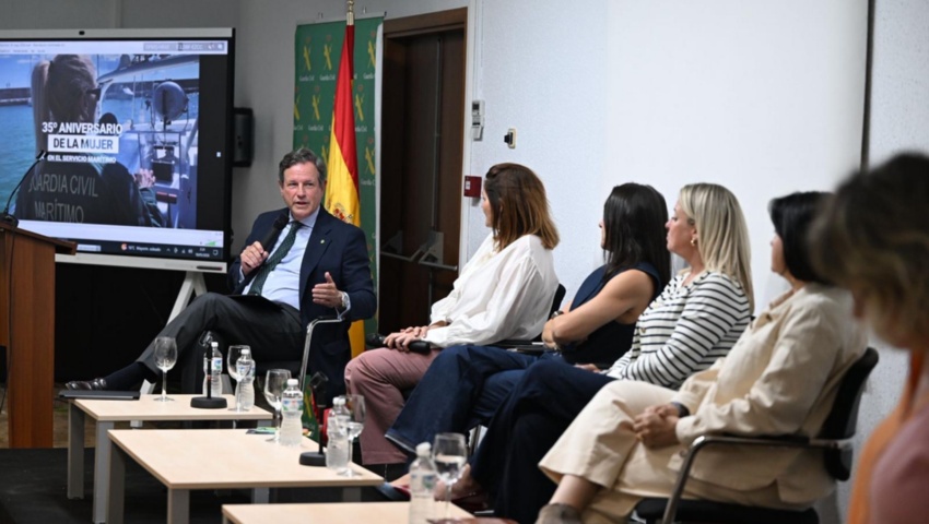 La directora general de la Guardia Civil inaugura las jornadas que reivindican el papel de la mujer en el Servicio Marítimo