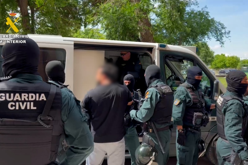 Detenidas dos personas por la posesión de múltiples armas de fuego, cartuchería y armas blancas en Alfafar (Valencia)