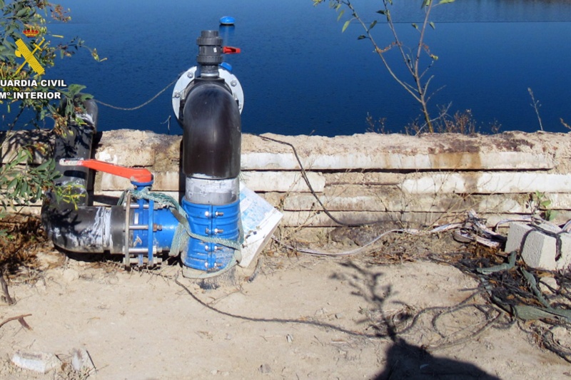 La Guardia Civil detecta más de 900 infraestructuras ilegales de extracción y acumulación de agua La Guardia Civil detecta más de 900 infraestructuras ilegales de extracción y acumulación de agua