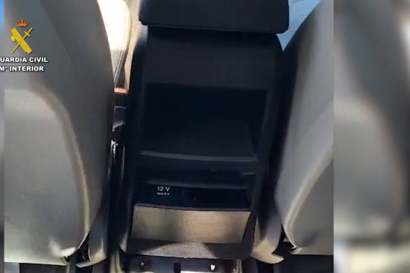 Doble fondo de uno de los vehículos intervenidos en la Operación Travieso