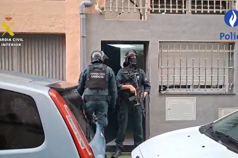 Agentes durante el registro