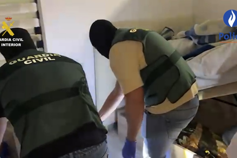 Agentes durante el registro