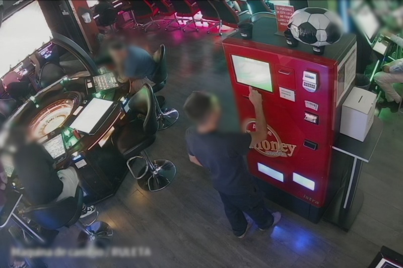 Detenidas siete personas que robaban a plena luz del día en un salón de juegos de Toledo