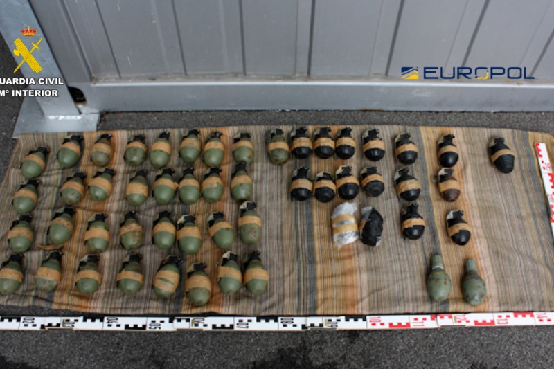Desarticulada una organización transnacional de tráfico de armas de guerra procedente de los Balcanes