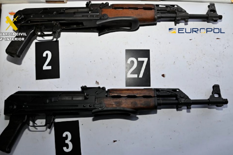 Desarticulada una organización transnacional de tráfico de armas de guerra procedente de los Balcanes