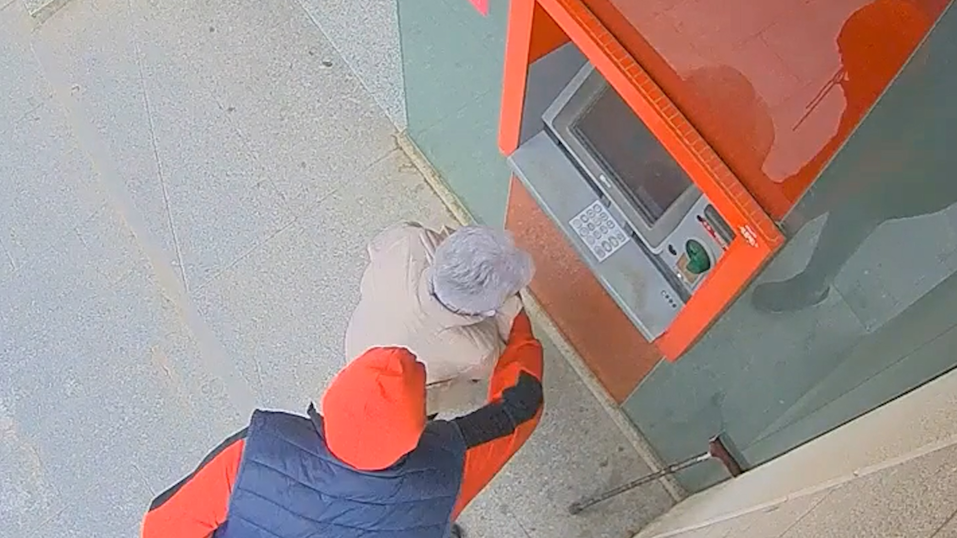 Detenido tras atracar a una mujer de 79 años cuando sacaba dinero en un cajero en Requena (Valencia)