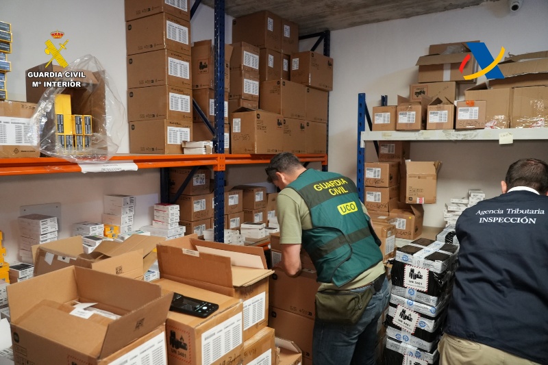 Desarticulada una organización criminal responsable del fraude de más de 20 millones de euros en el IVA de la comercialización de teléfonos móviles