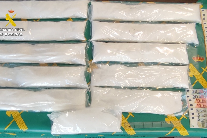 Hallados 20 kilogramos de metanfetamina ocultos en una sofisticada trampilla en un vehículo en el puerto de Denia (Alicante)